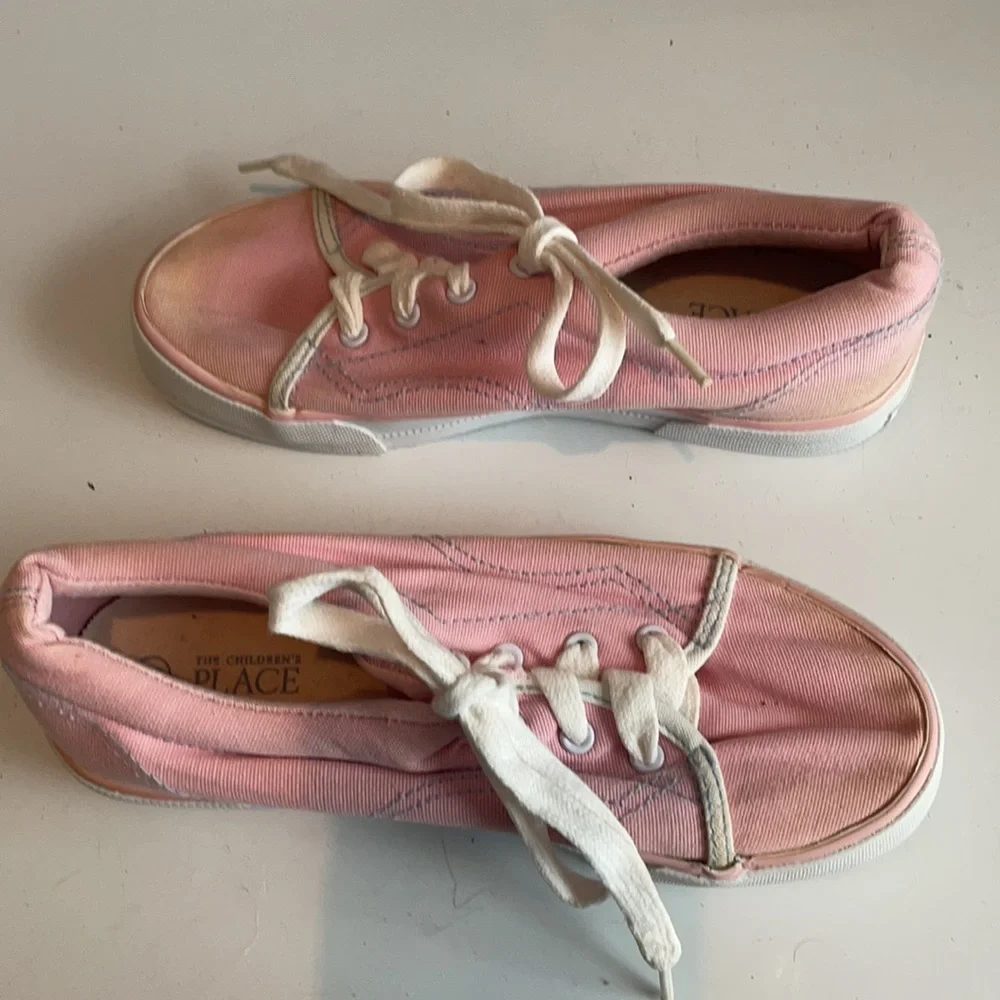 Vintage 1990’s The children’s Place pink sneakers athletic shoes size 3 big girl